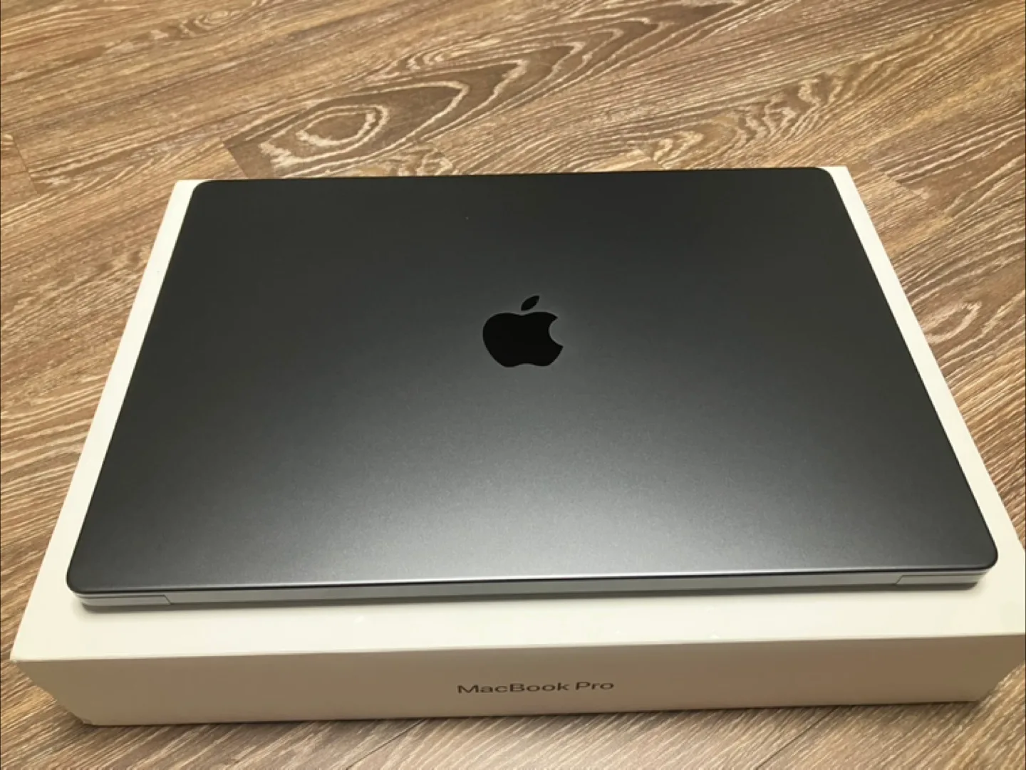 맥북 프로 16 M3 pro 스페이스블랙 매직마우스 블랙