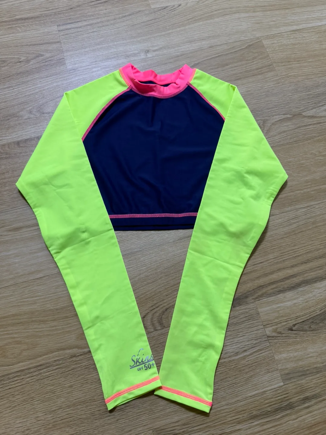 레노마 크롭 래쉬가드  90사이즈