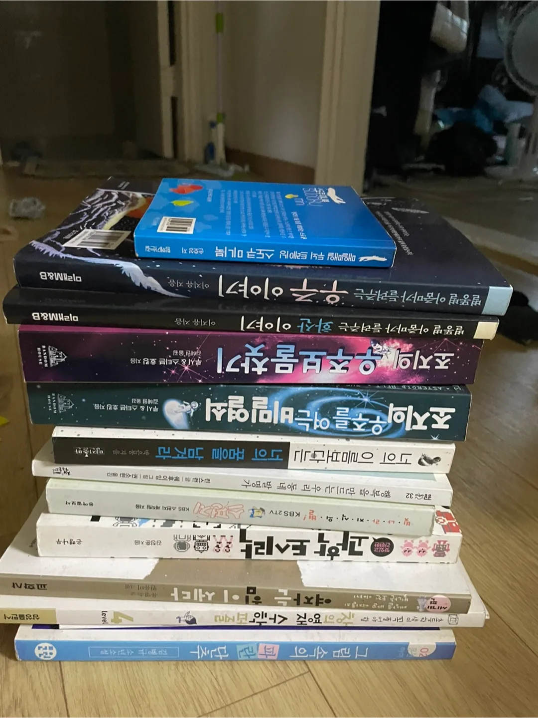 다양한 중고 책 모음