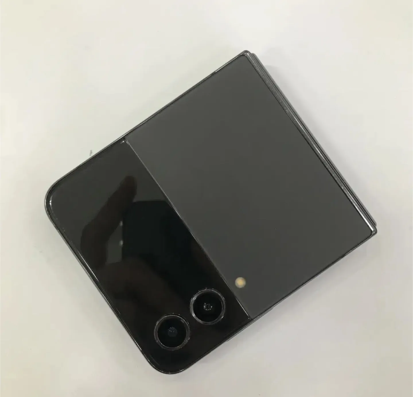 앞판뒷판S급/제트플립4/블랙/LGU+/256/공기계/중고폰