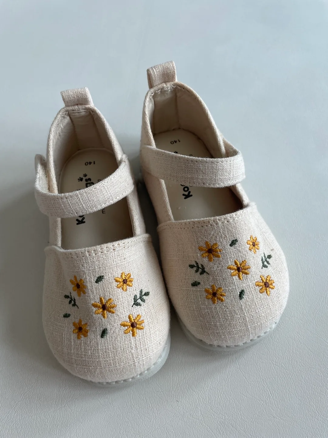 쿵스쿵스 아기 신발 여아신발 여아샌들 새상품 140사이즈