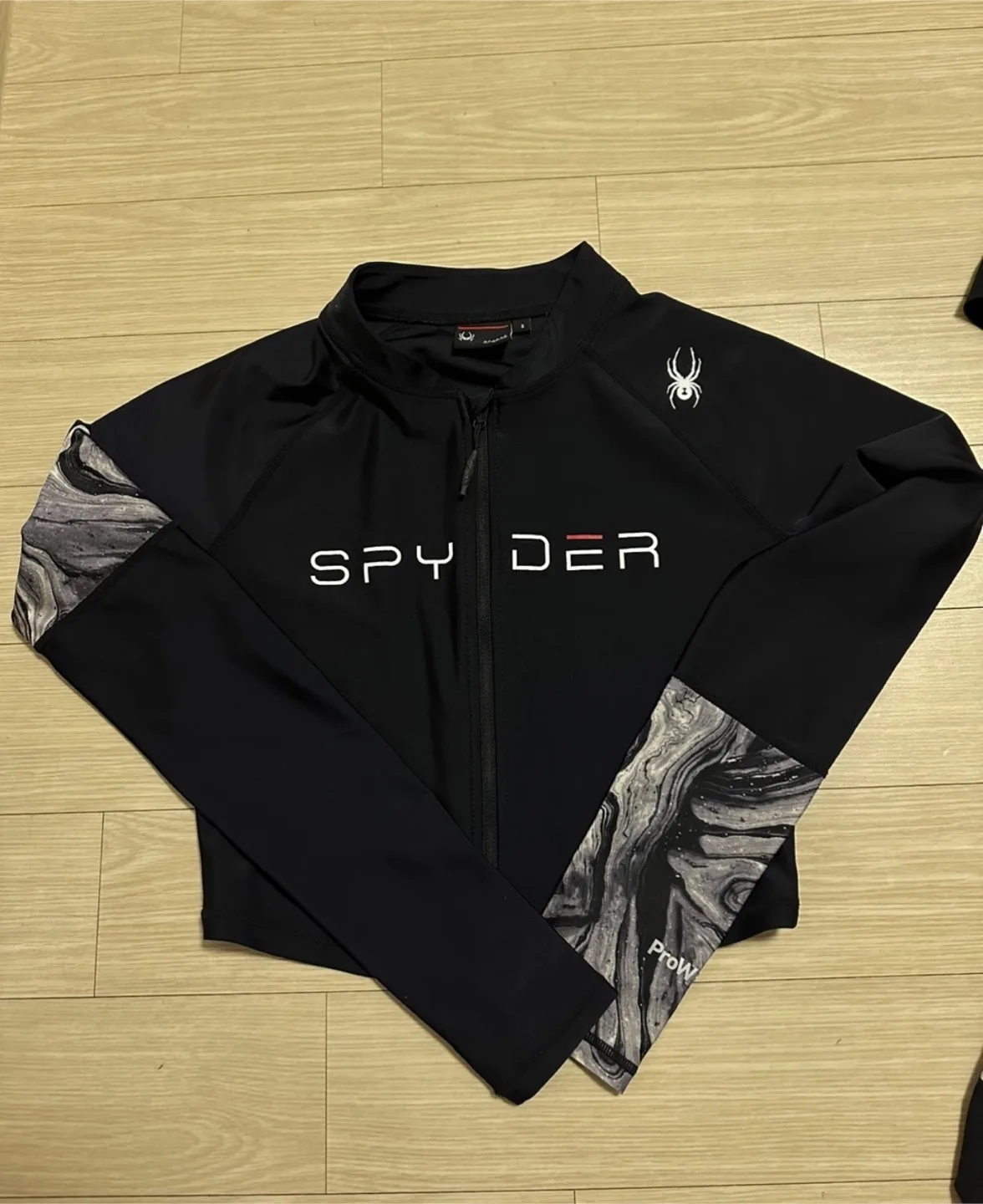 스파이더 래쉬가드