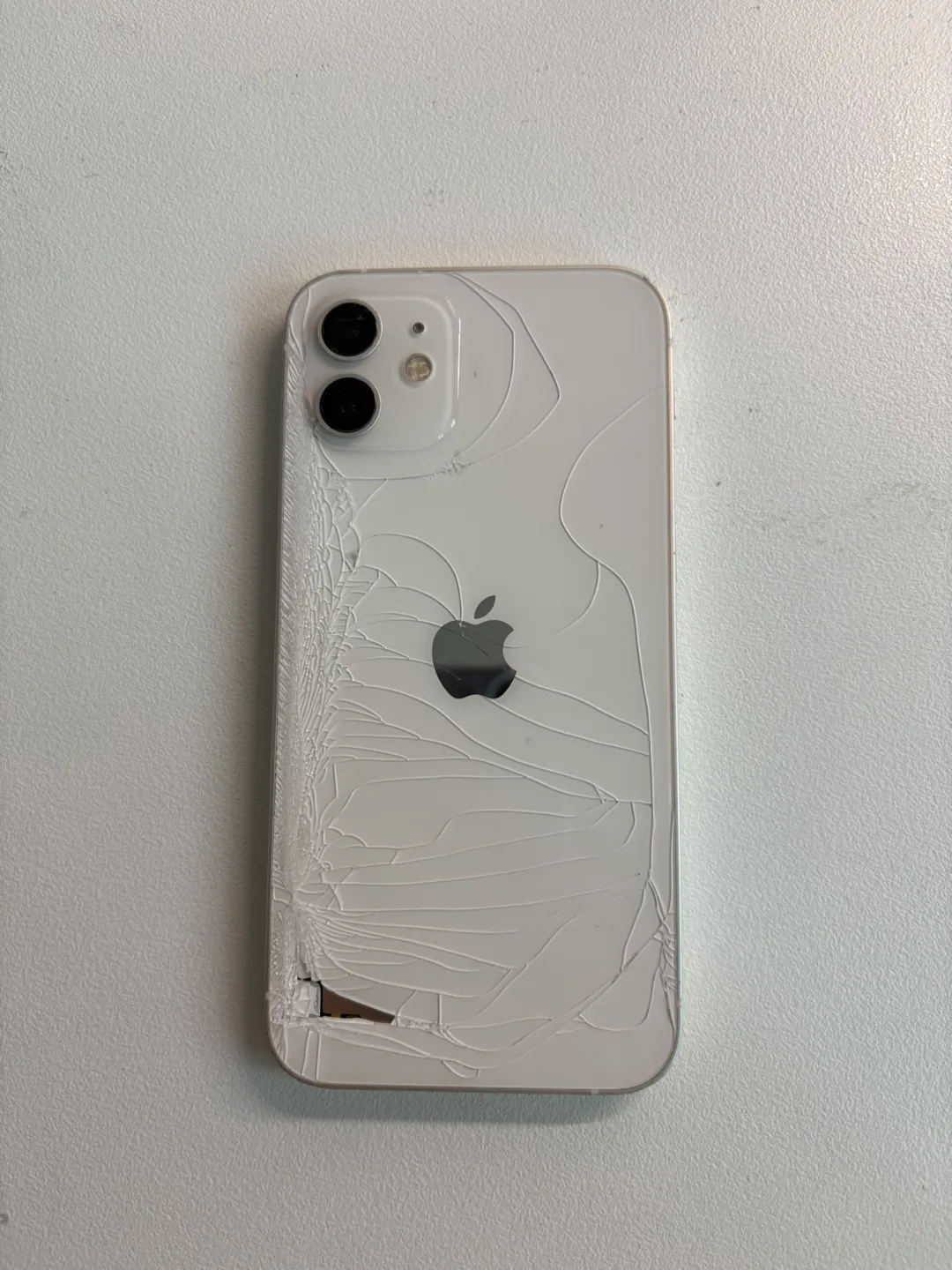 아이폰 12 화이트 액정파손