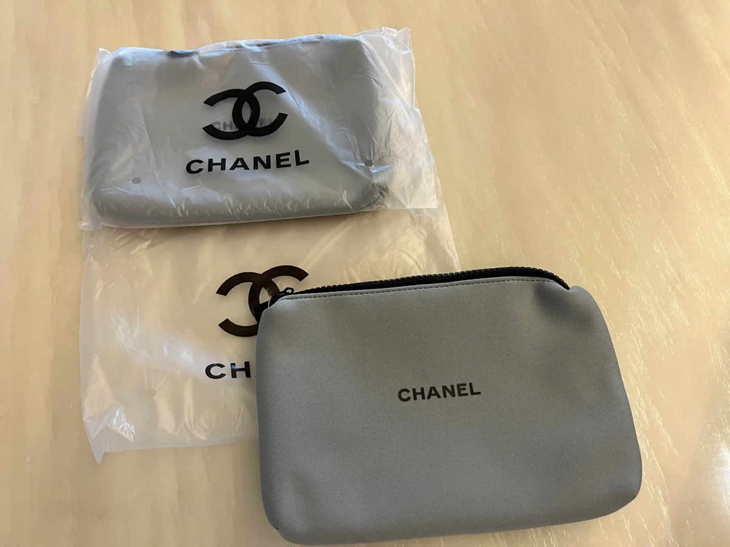 새상품: 샤넬 파우치 그레이색상