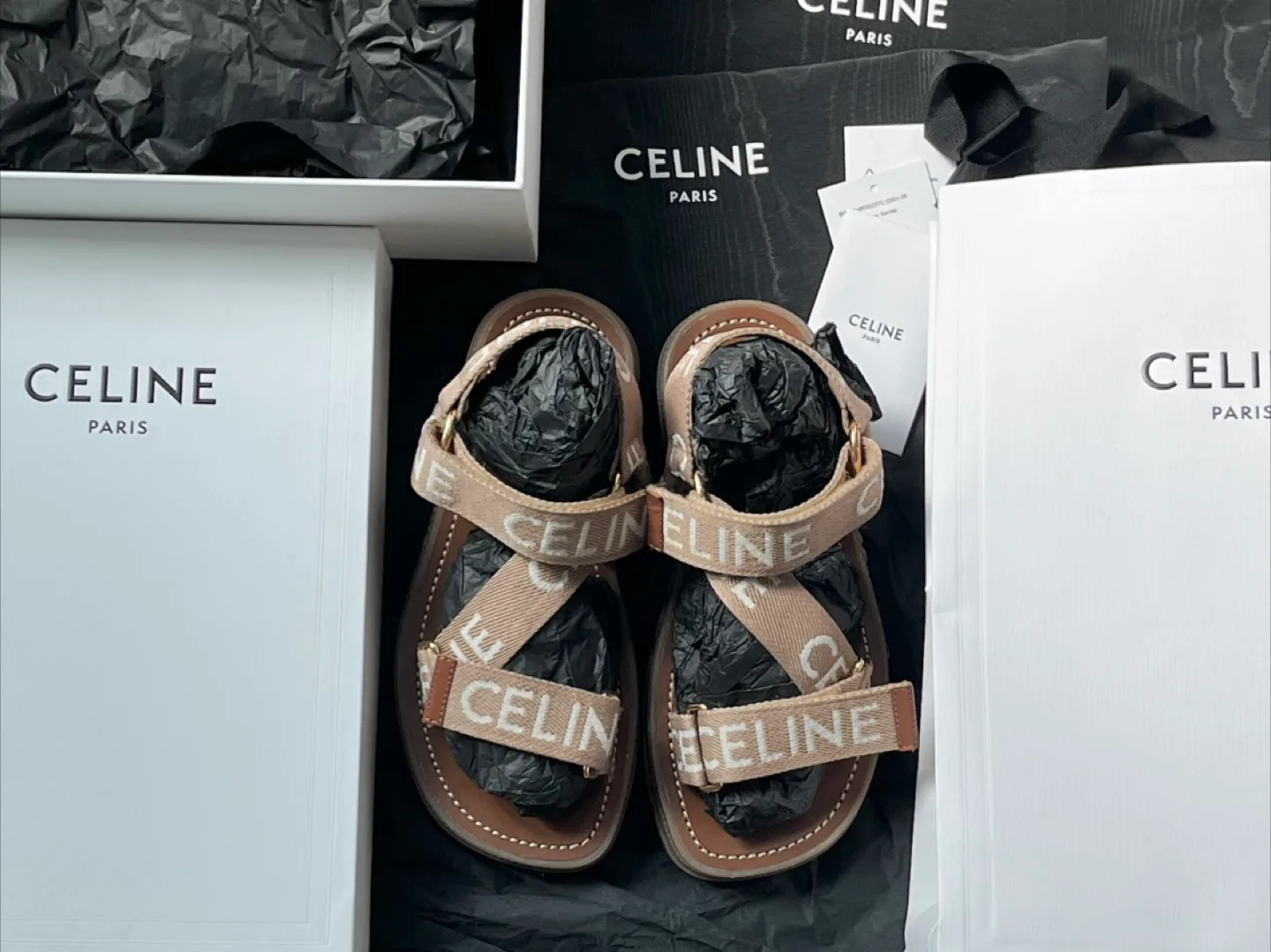 셀린느 스트래피 샌들 36 230