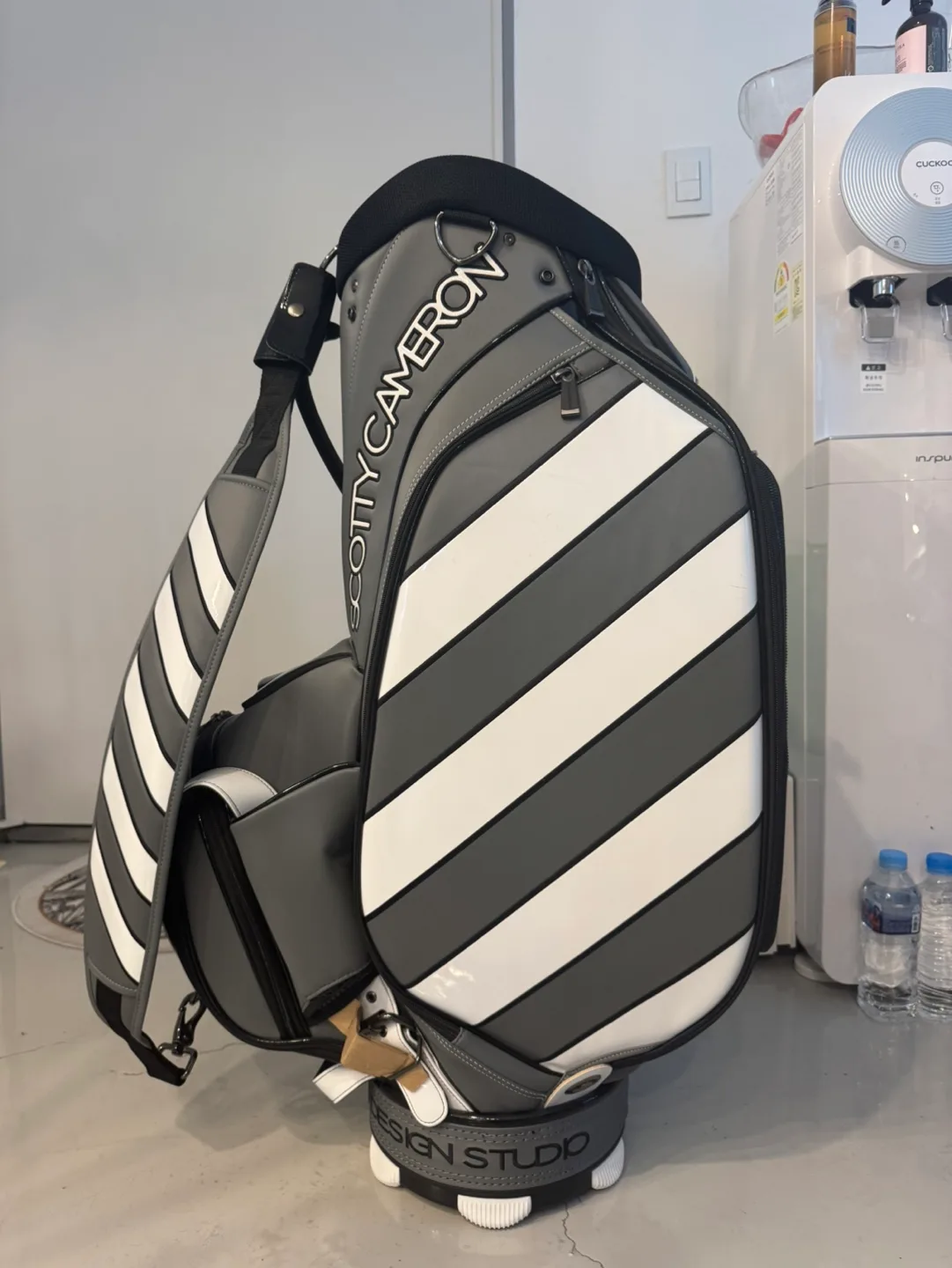 스카티카메론 커션 스트라이프 스태프백 판매