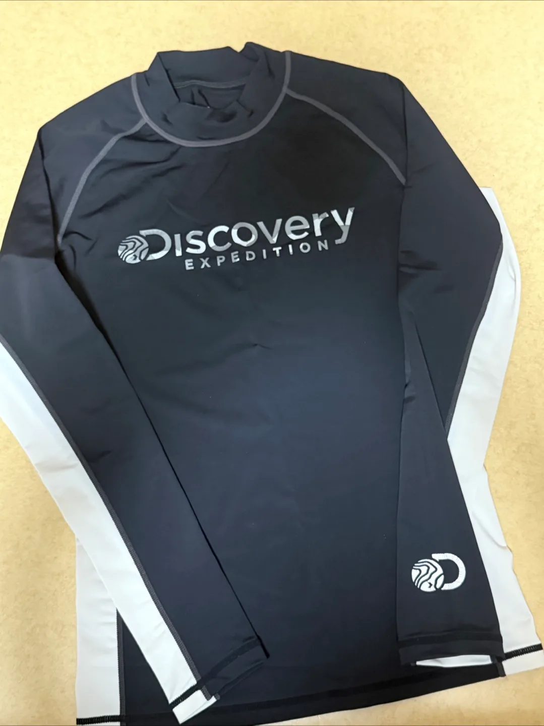 디스커버리 래쉬가드