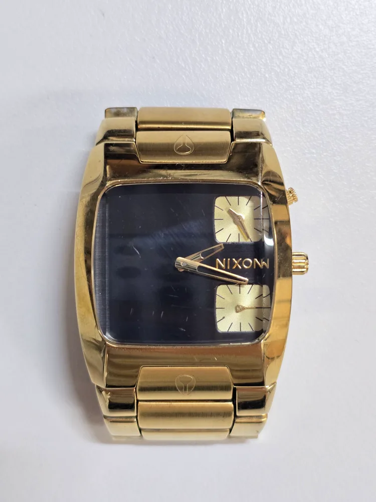 닉슨 뱅크스 골드 시계 판매해요. ⏰️