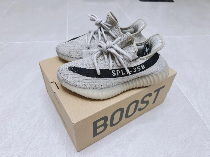 아디다스 이지 부스트 350 V2 (새상품)