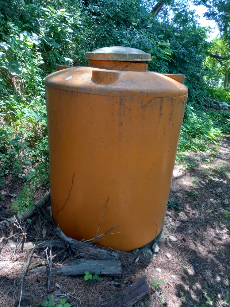 오렌지색 물탱크