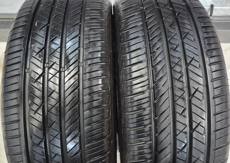 중고 타이어 215 55 17 한국 라우펜 2개 팝니다.