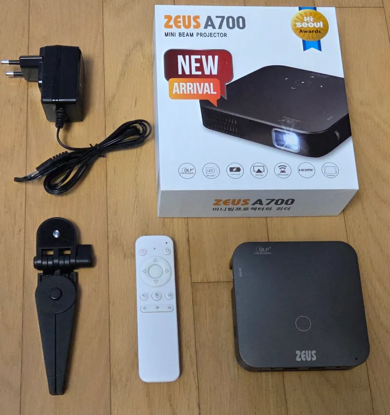 🎥 Zeus A700 빔프로젝터 중고 판매합니다 (거의 새것) 💰 가격: 18만원 (네고 사양)