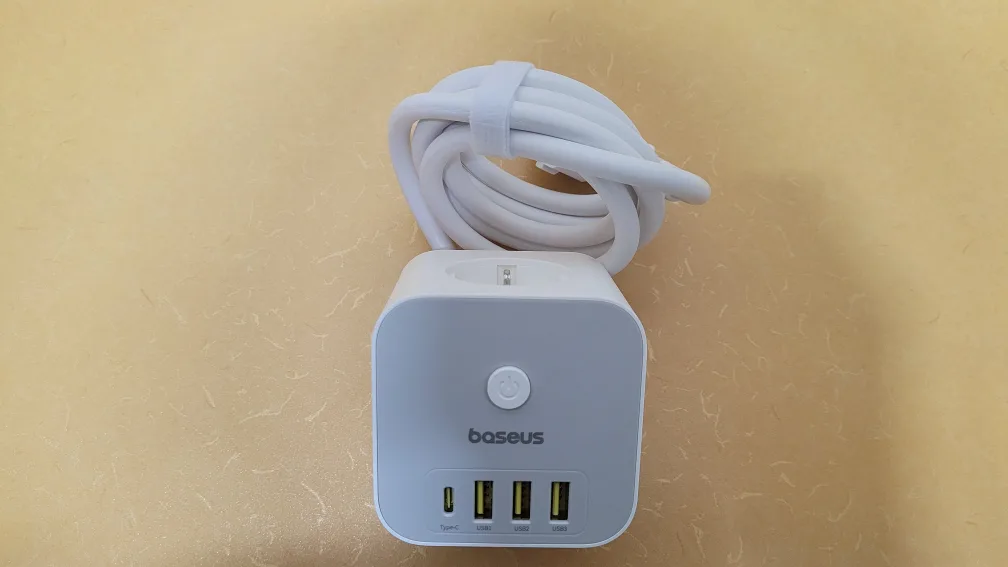 베이시어스 큐브형 멀티탭 새제품