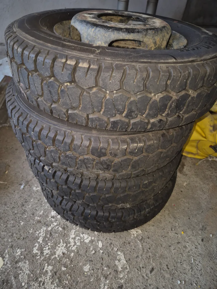 중고 타이어(휠포함) 8p 두꺼운 타이어 봉고3포터 금호 포트란 30-50킬로사용!