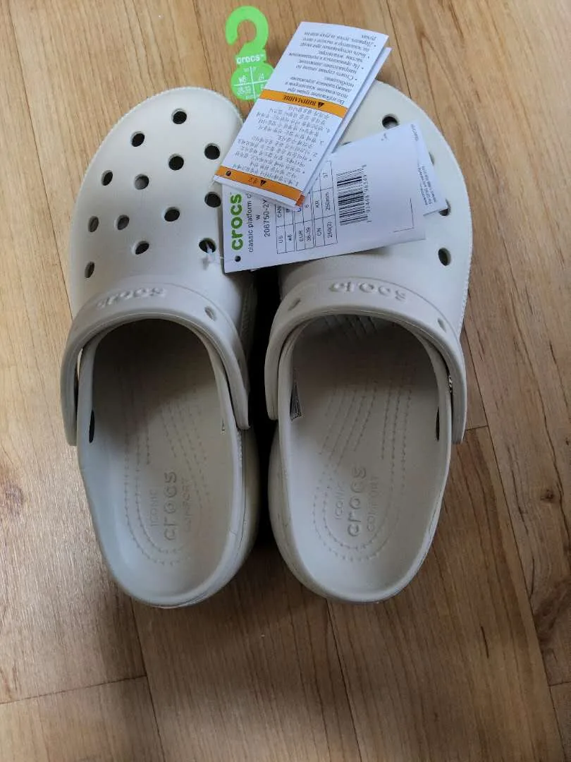 크록스 클래식 클로그 아이보리 새상품 중고거래 특성상 교환/환불 안됩니다 ~~