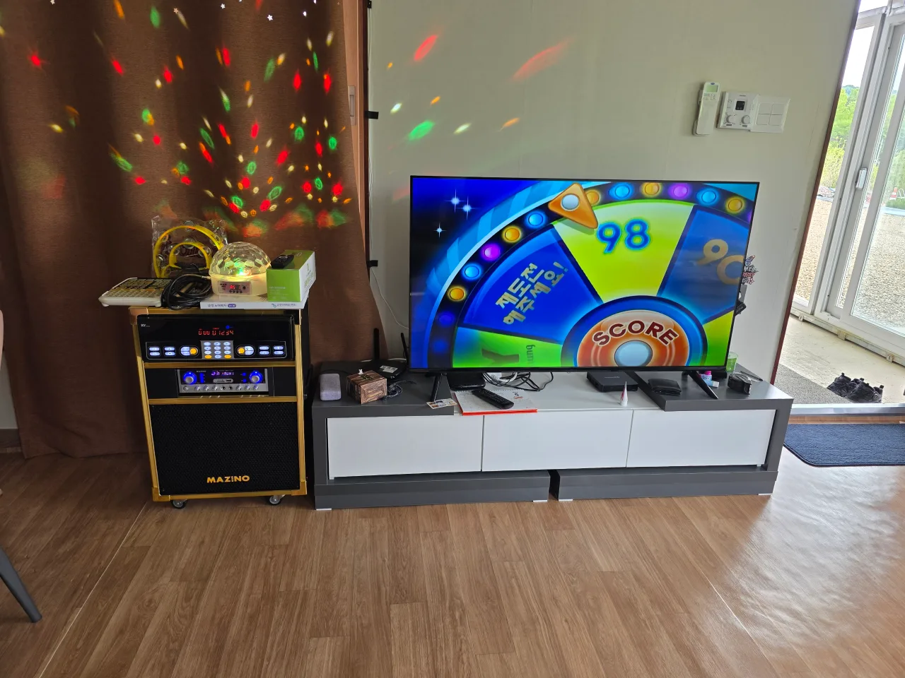 금영노래방 일체형(모두새제품 무선2 유선1)(반주기만중고임)