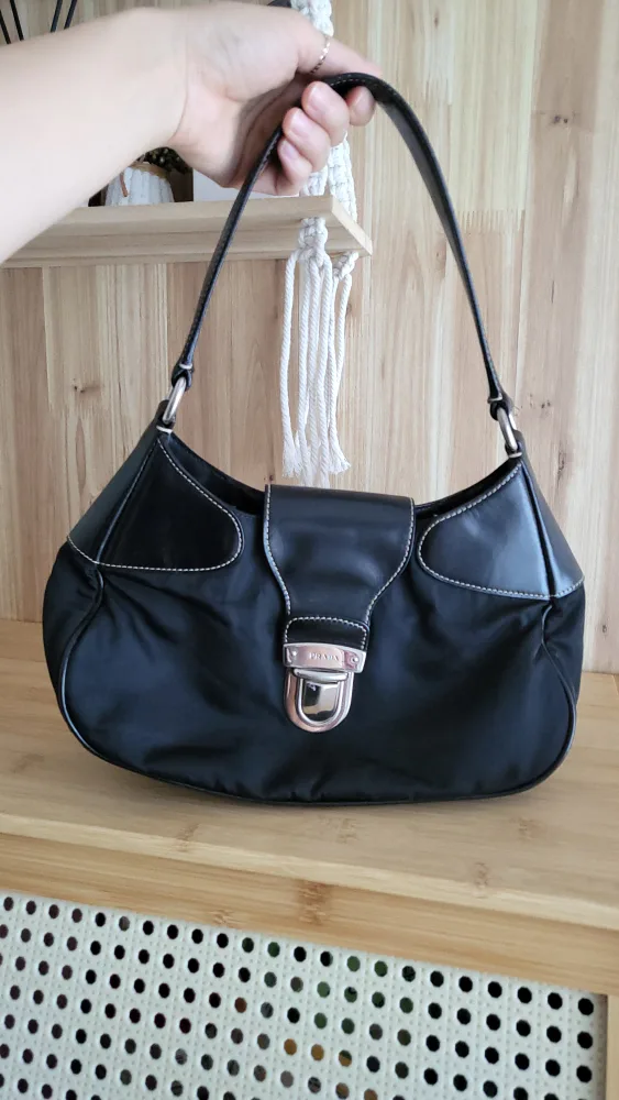 프라다 테수토 호보백 블랙 숄더백