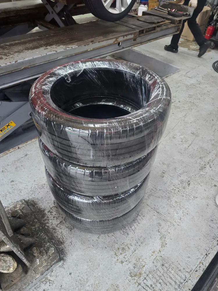 중고 타이어 4개 (Bridgestone/Kumho)