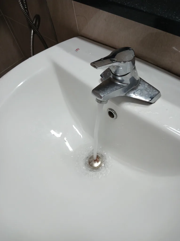 깔끔한 긴다리 세면대 중고 수전포함