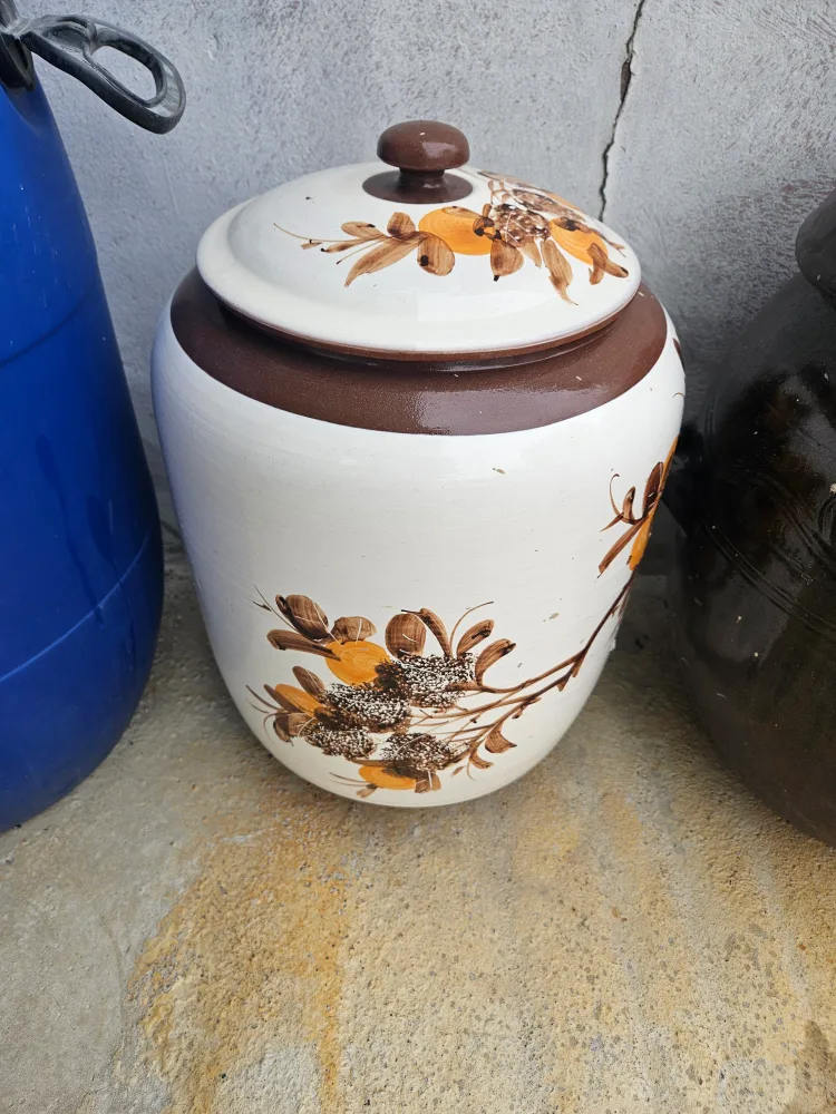 쌀 도자기 보관통