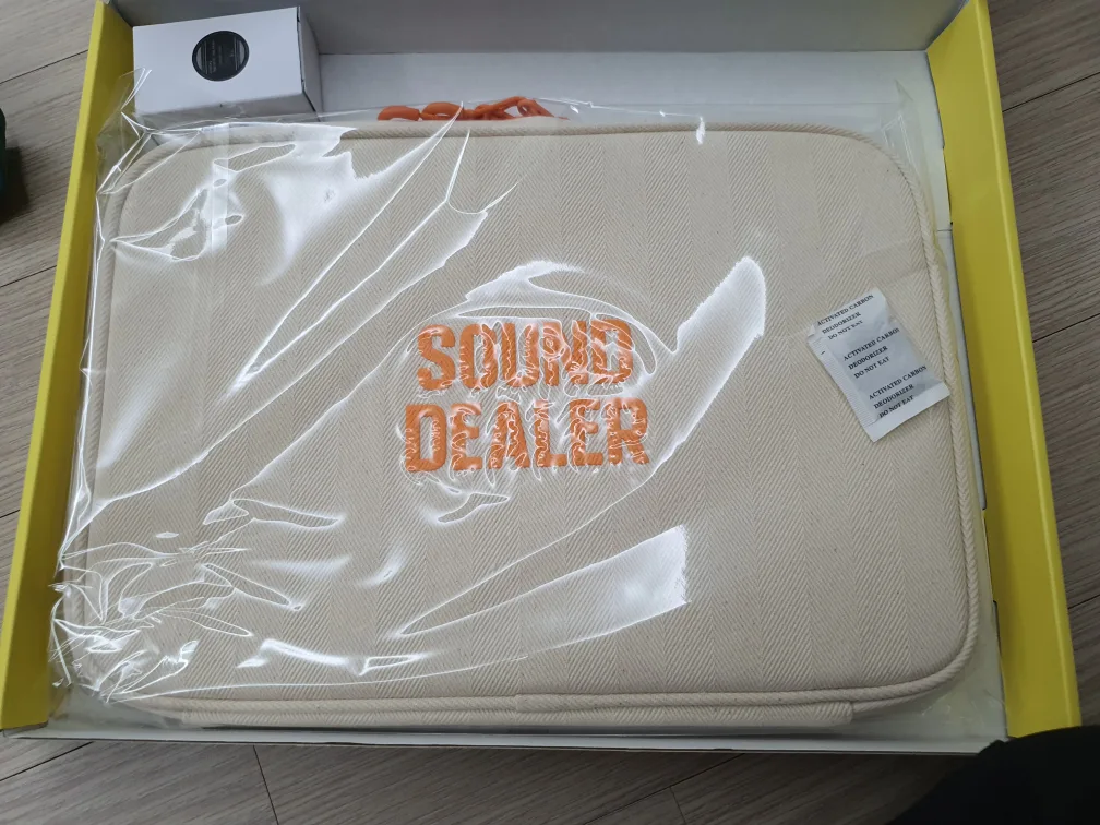 미사용 발란샤 파우치 판매(갤럭시탭s9 s10 아이패드)