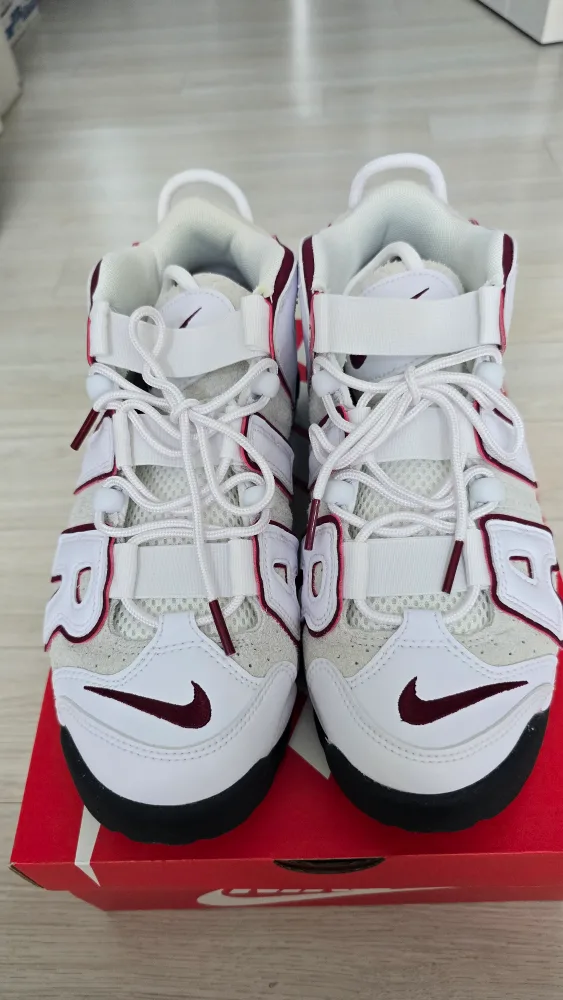 [중고] 나이키 업템포 96 화이트/레드 250 판매합니다.