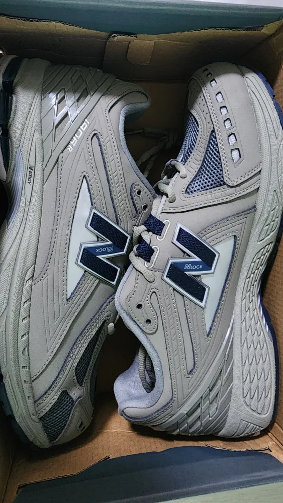 (새상품) 뉴발란스 1906R 운동화 러닝화 신발