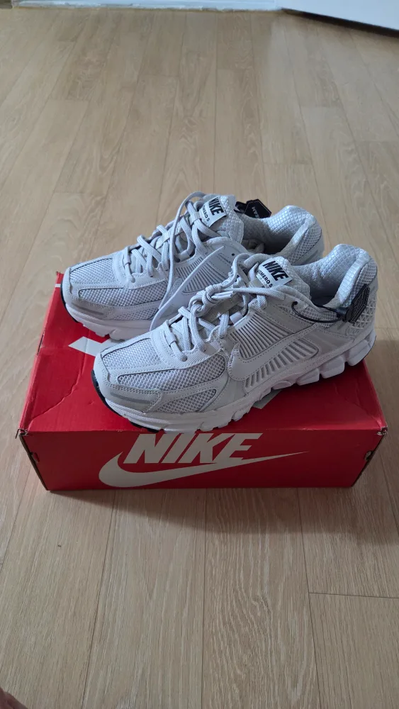 나이키 줌 오메로 5 운동화 270