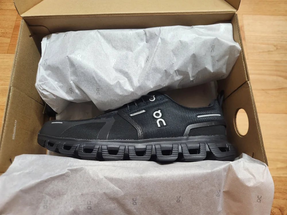 [새상품]On Running Cloud 6 Waterproof Black 판매합니다