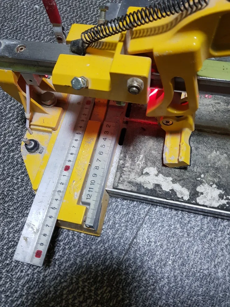 신용타일공구 600 컷팅기 중고 팝니다