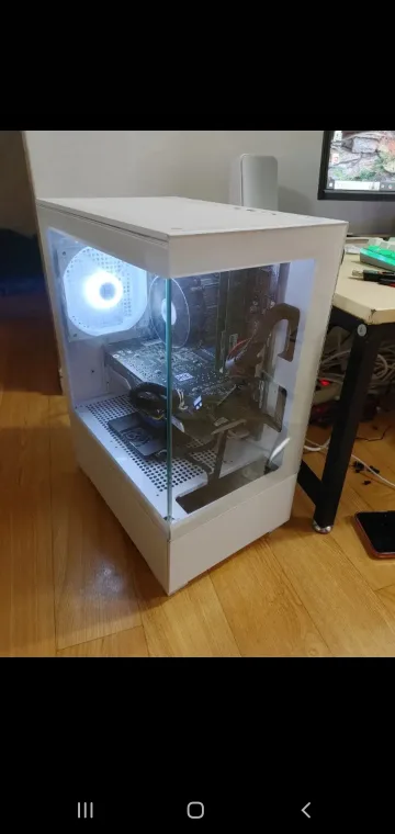 화이트 PC 본체
