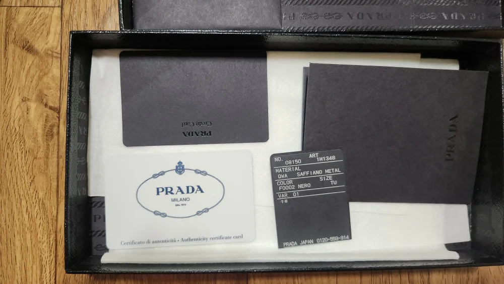 [중고판매] 프라다 사피아노 메탈 지퍼 장지갑 (정품 / 일본 구매)