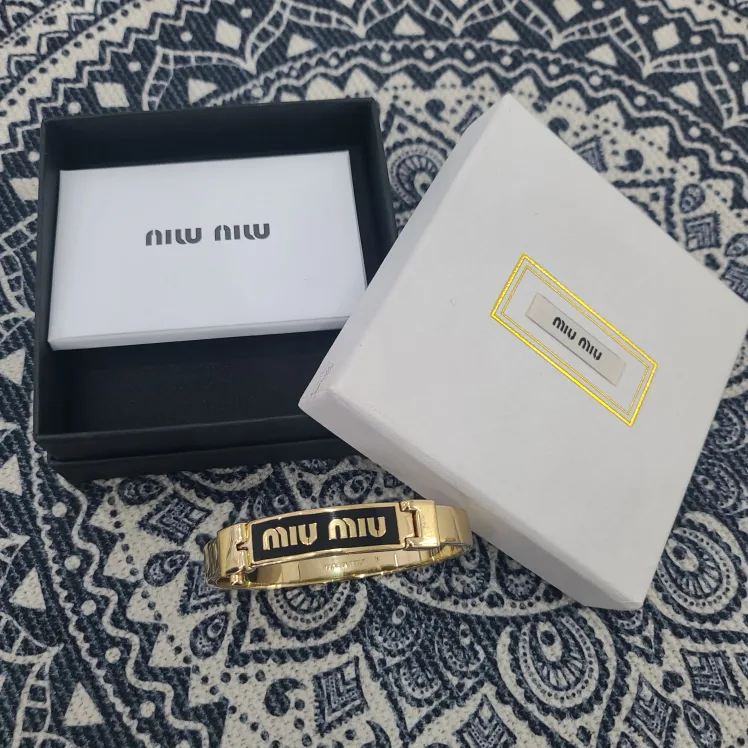 미우미우 에나멜 메탈 팔찌
