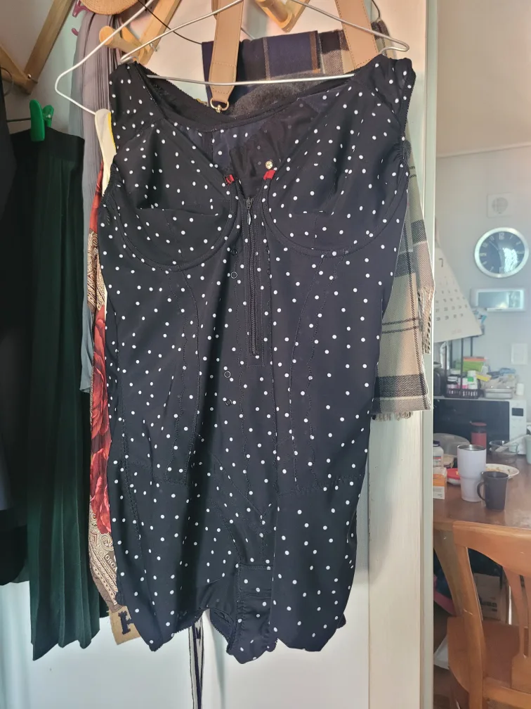 여성 보정 속옷( ettim )