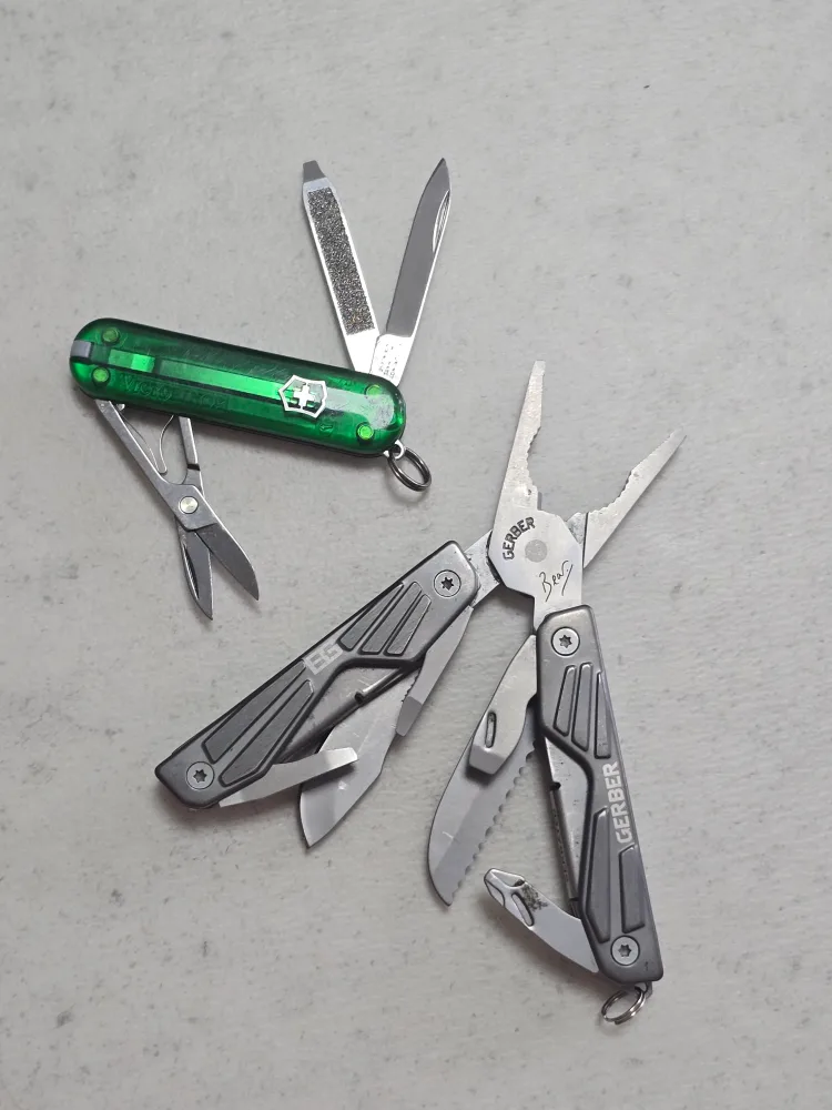 거버 베어그릴스 미니툴과 빅토리녹스 미니툴 일괄 중고 깨끗