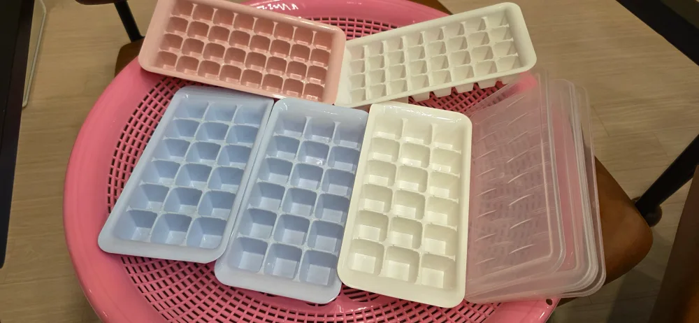 새상품)분홍 플라스틱대형 채반+중고뚜껑있는얼음틀5개 일괄