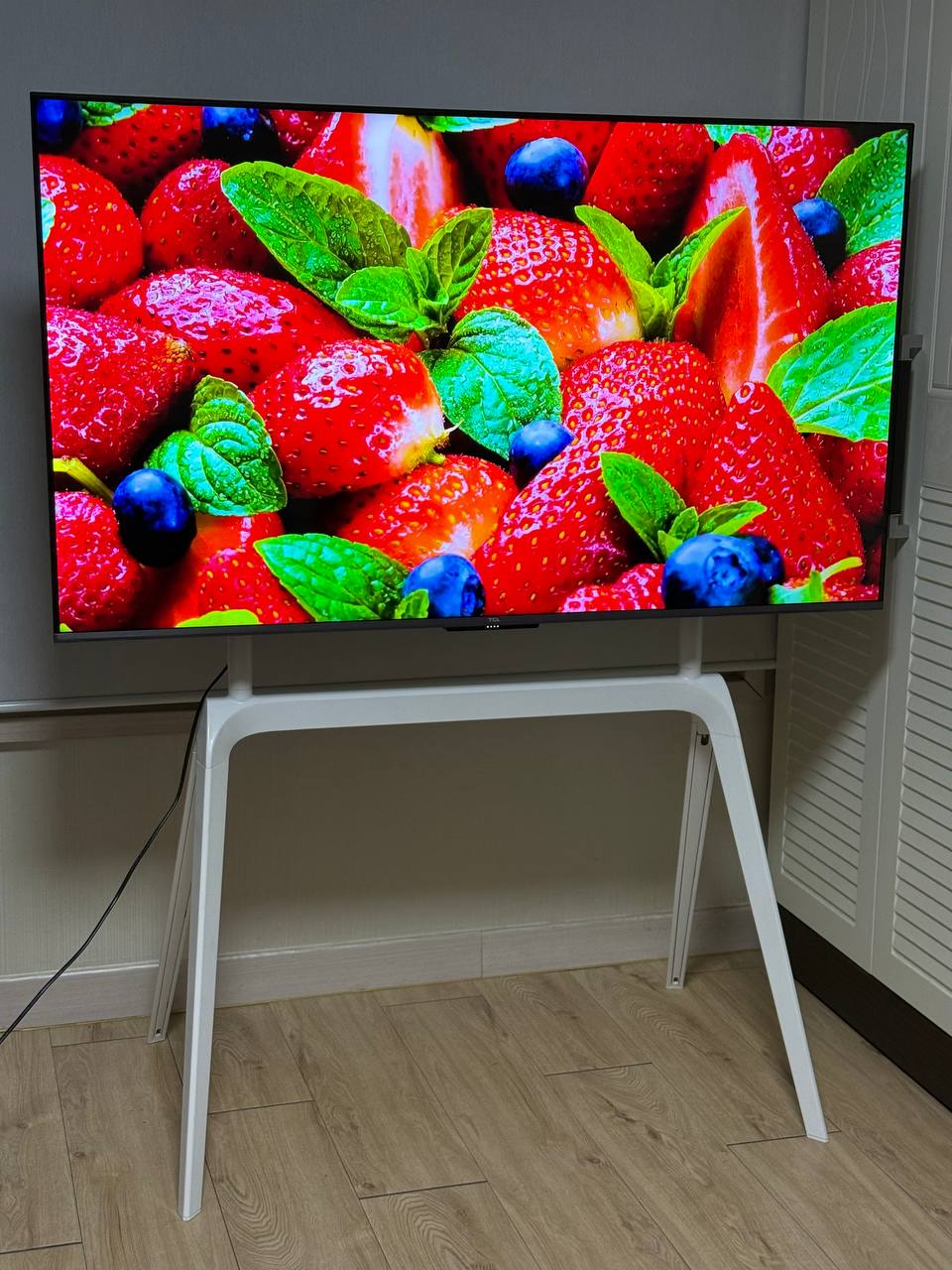 TCL 55인치 UHD 스마트 TV + 스텐드 포함 팝니다