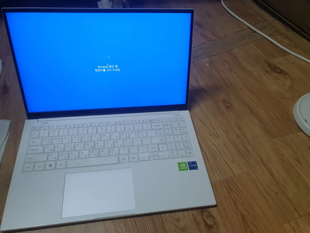 삼성 갤럭시북 이온2 NT950XDZ-G58AW(i5 11세대) 새것 같은 중고 팝니다(직거래, 선불택배)