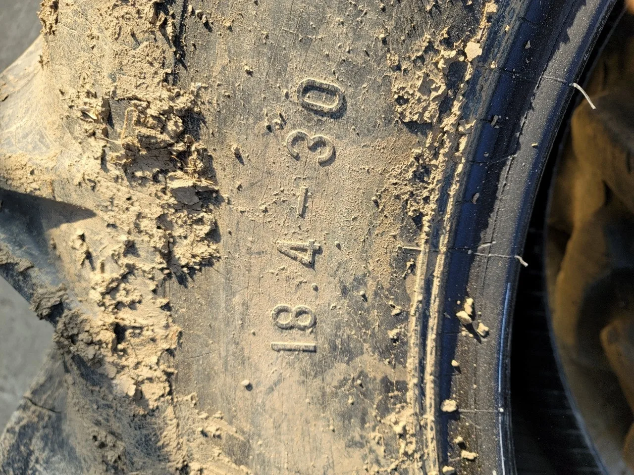 삽니다. 중고 타이어 18.4-30 삽니다.