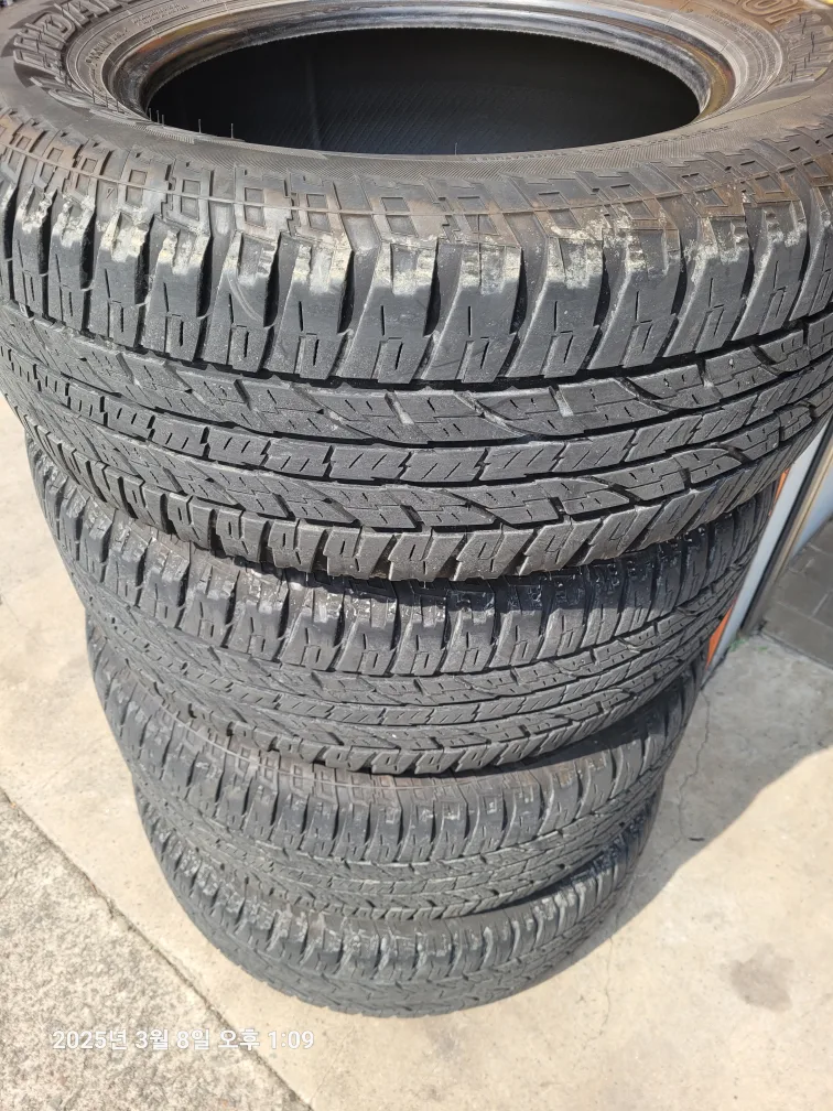 요코하마 AT 겔란다르 275 . 65. 18  중고타이어
