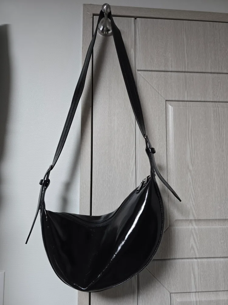 베라왕 블랙 숄더백(중고)