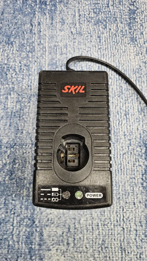 스킬 배터리 충전기