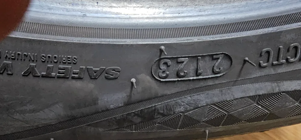 금호 TA51 타이어 245/45R18 중고