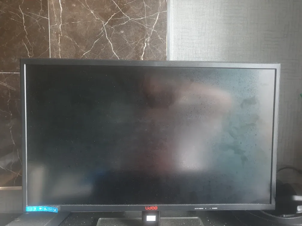 udea 24인치모니터 팝니다