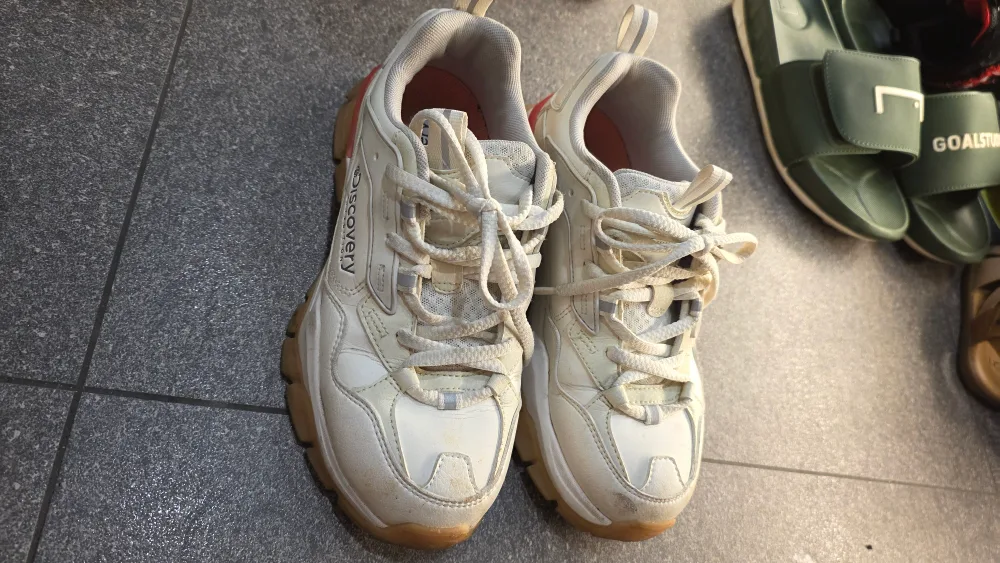 여성신발 팝니다. 240입니다.