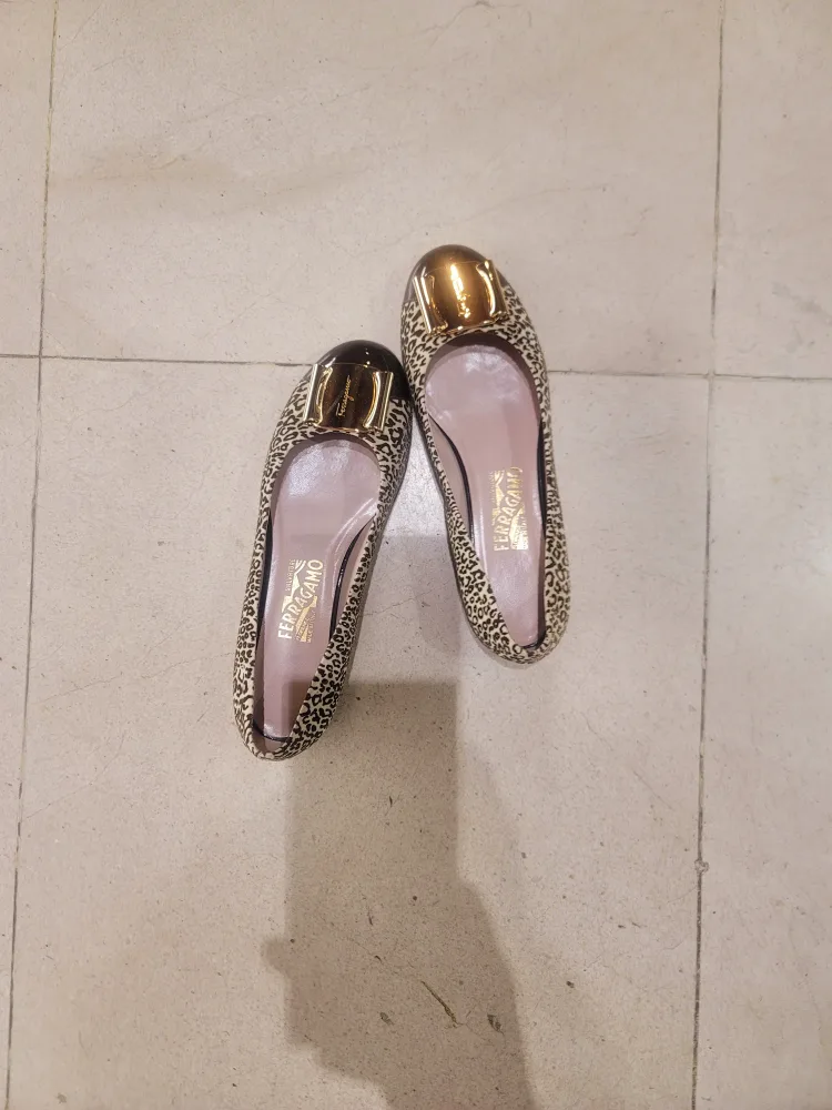 페라가모 플랫슈즈(245~250)1회 착용