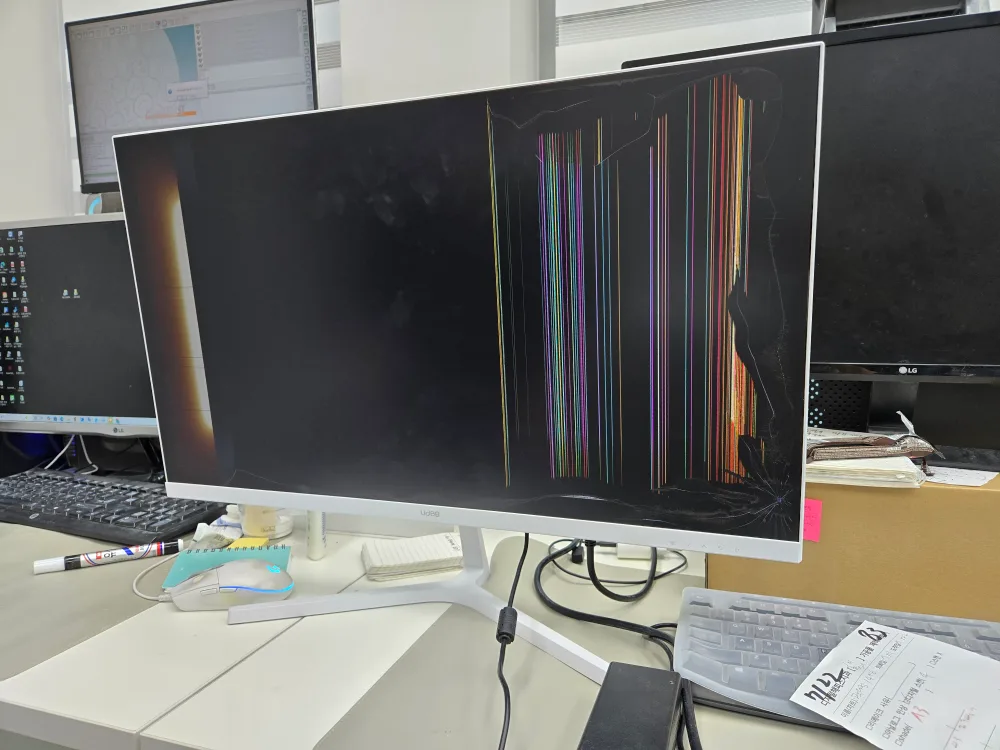 액정 파손 모니터