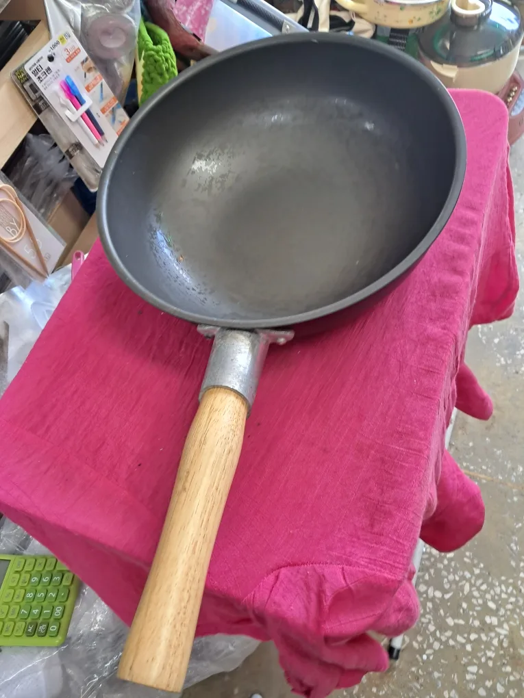 중고 나무 손잡이 웍