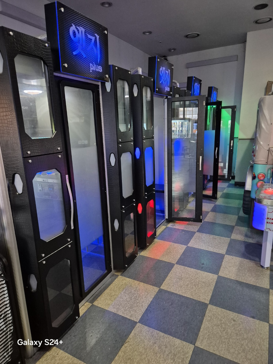 엣지 플러스 코인 노래방 기기 급매 대당 200만원 배송,설치비 별도