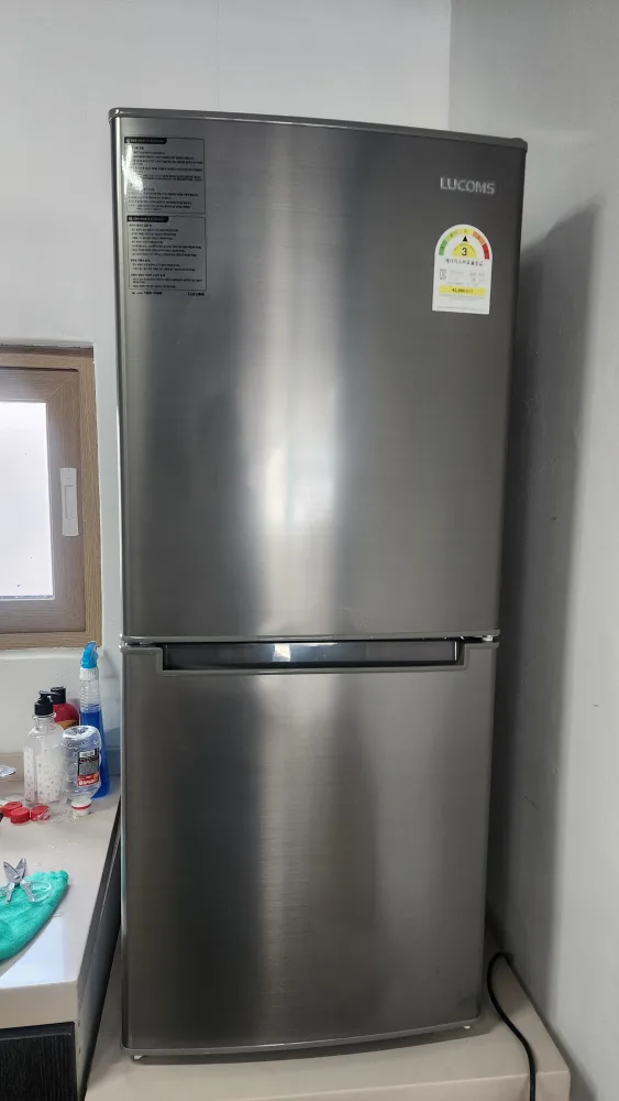 냉장고 106리터입니다